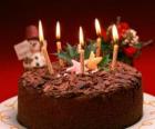 Doğum Günü Kutlaması için beş mum ile pasta